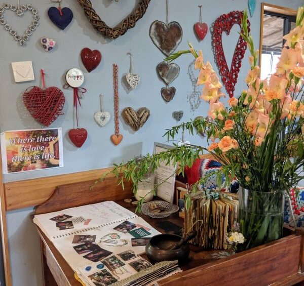 parent sign in desk with flowers and natural wooden elements