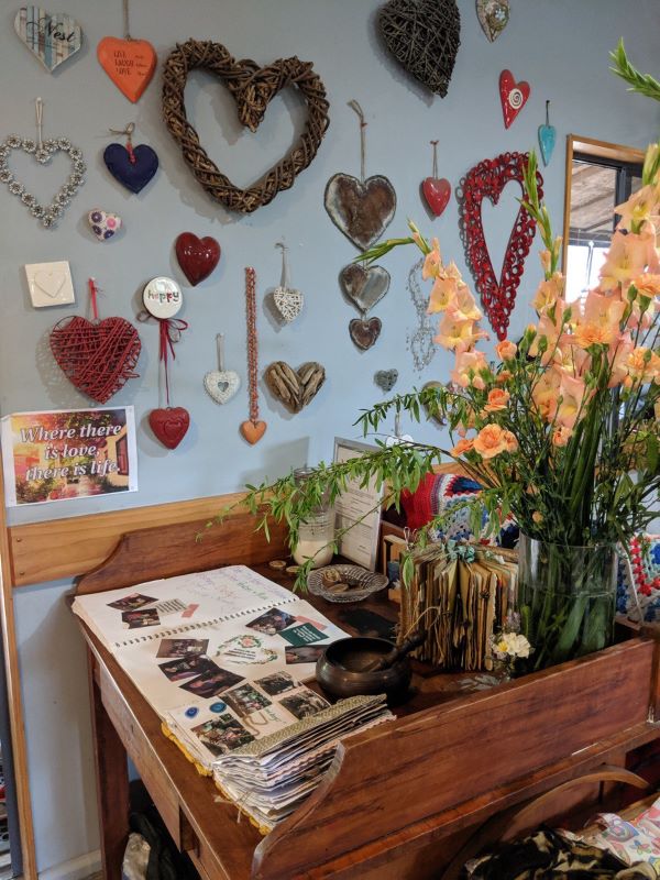 parent sign in desk with flowers and natural wooden elements