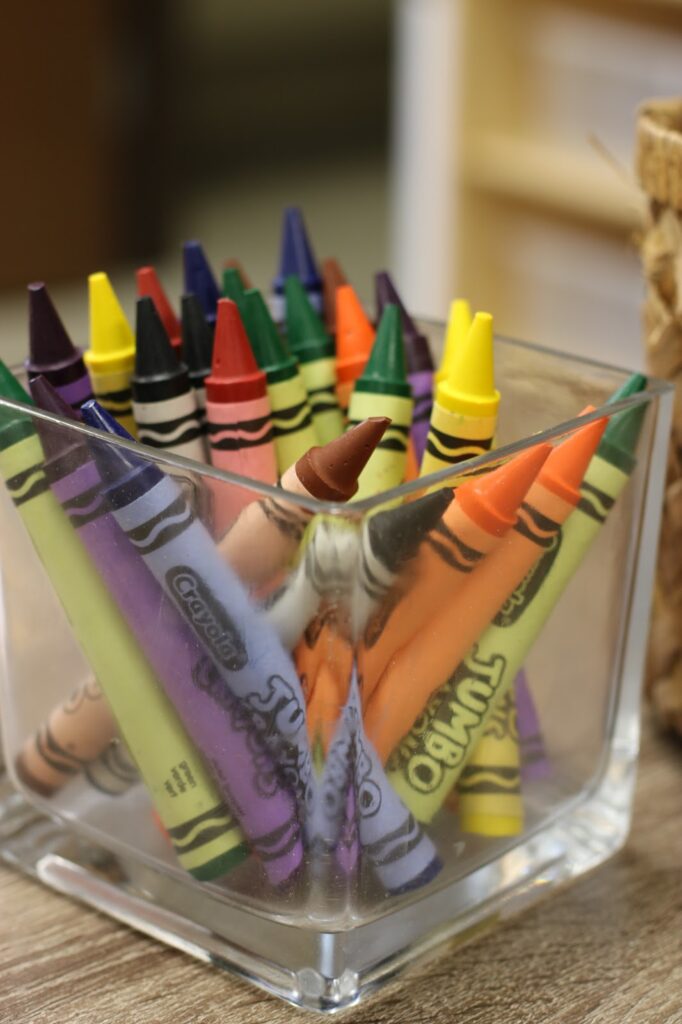 Transparent acrylic cup for displaying crayons