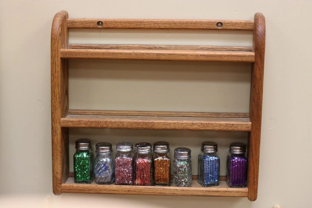spice rack for displaying glitter